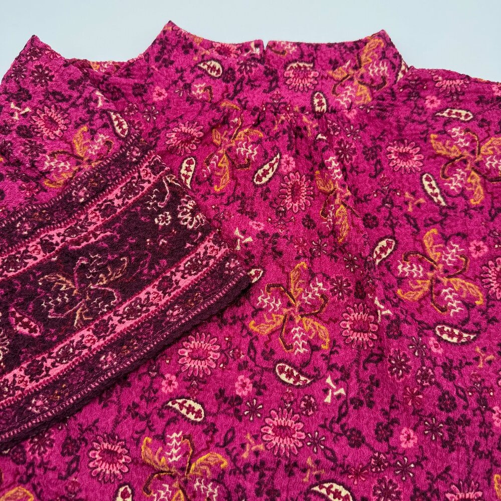 LOFT Women’s L Magenta Floral Top Short Sleeve Textured Blouse Back Button